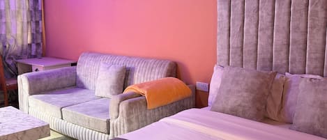 Iron/ironing board, WiFi, bed sheets