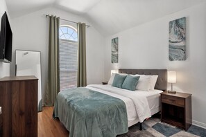 4 slaapkamers, een strijkplank/strijkijzer, wifi, beddengoed