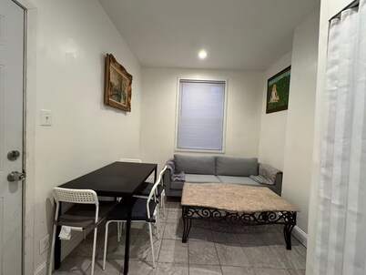 Beautiful 1-bedroom apartment with AC in vibrant Philadelphia
