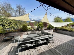 Outdoor dining - Vrbo Property (Sevrier)