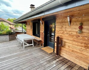 Outdoor dining - Vrbo Property (Sevrier)