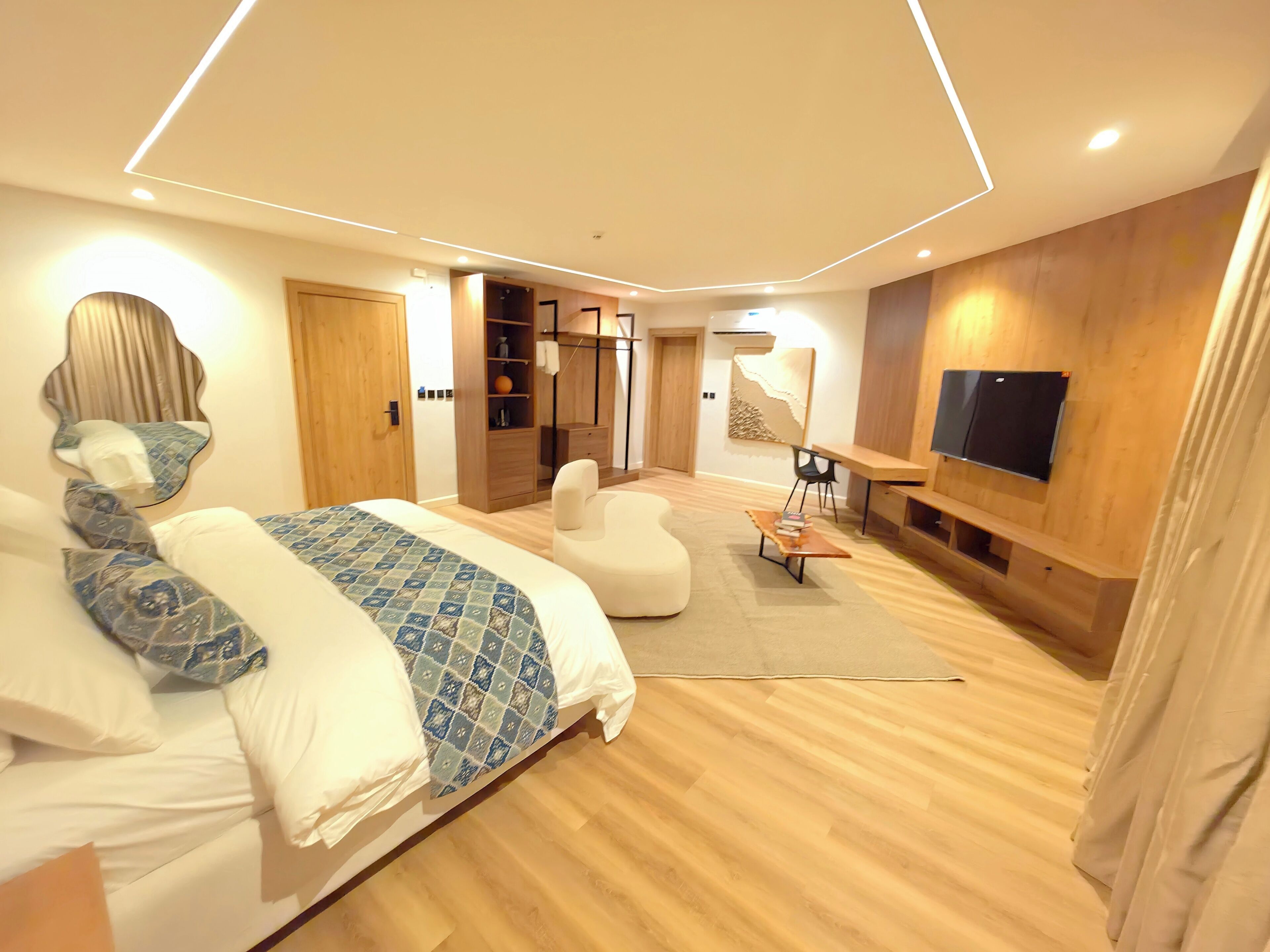 Premium Room, Courtyard View | Egyptian cotton sheets, premium bedding, down comforters