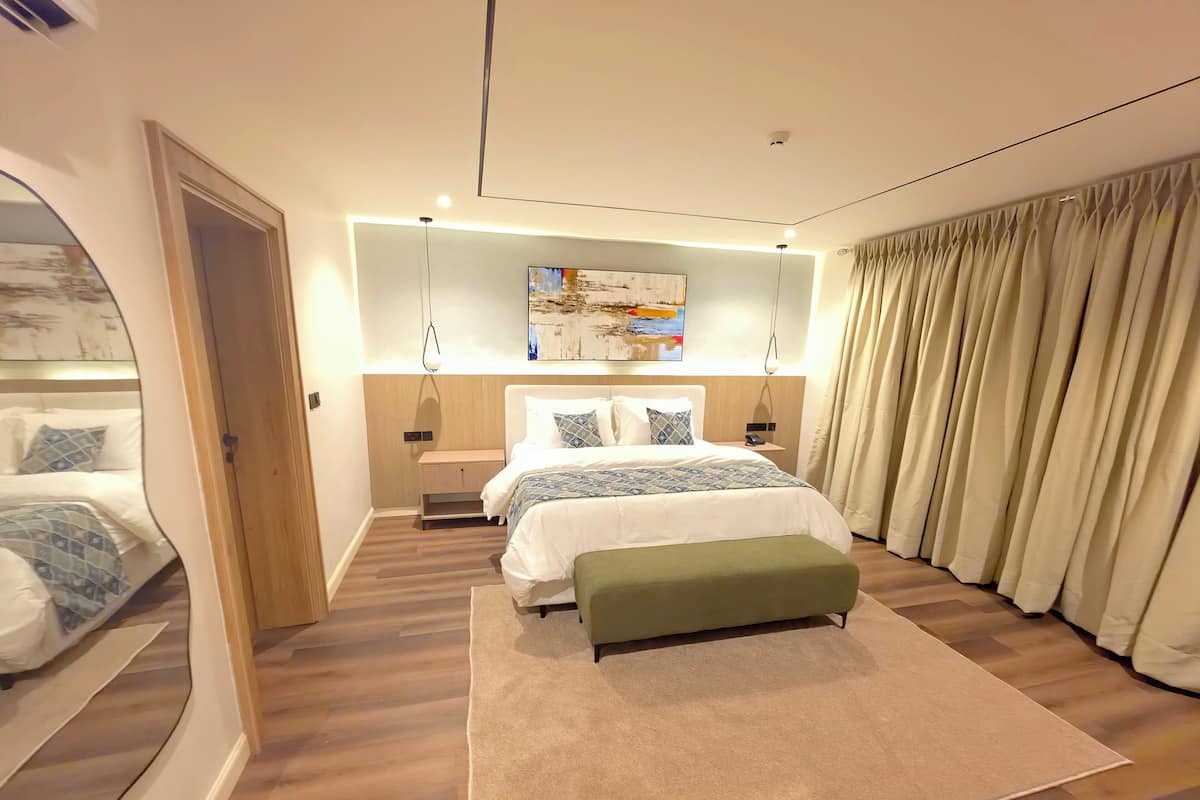 Suite, Courtyard View