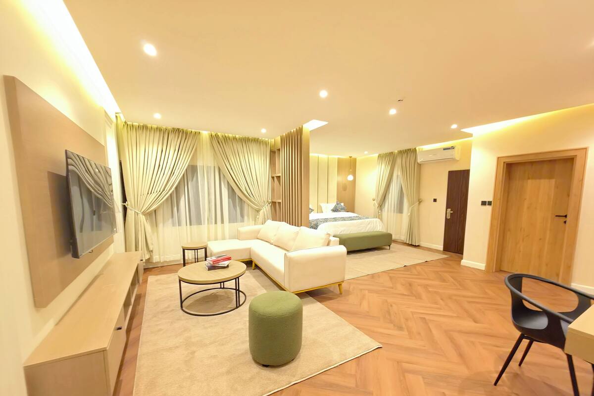 Junior Suite, Courtyard View | Egyptian cotton sheets, premium bedding, down comforters
