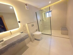 Deluxe Double Room | Bathroom