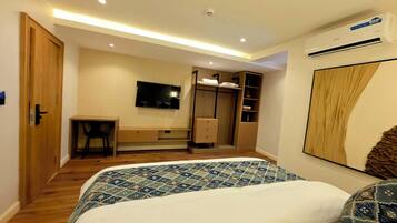 Deluxe Double Room | Egyptian cotton sheets, premium bedding, down comforters