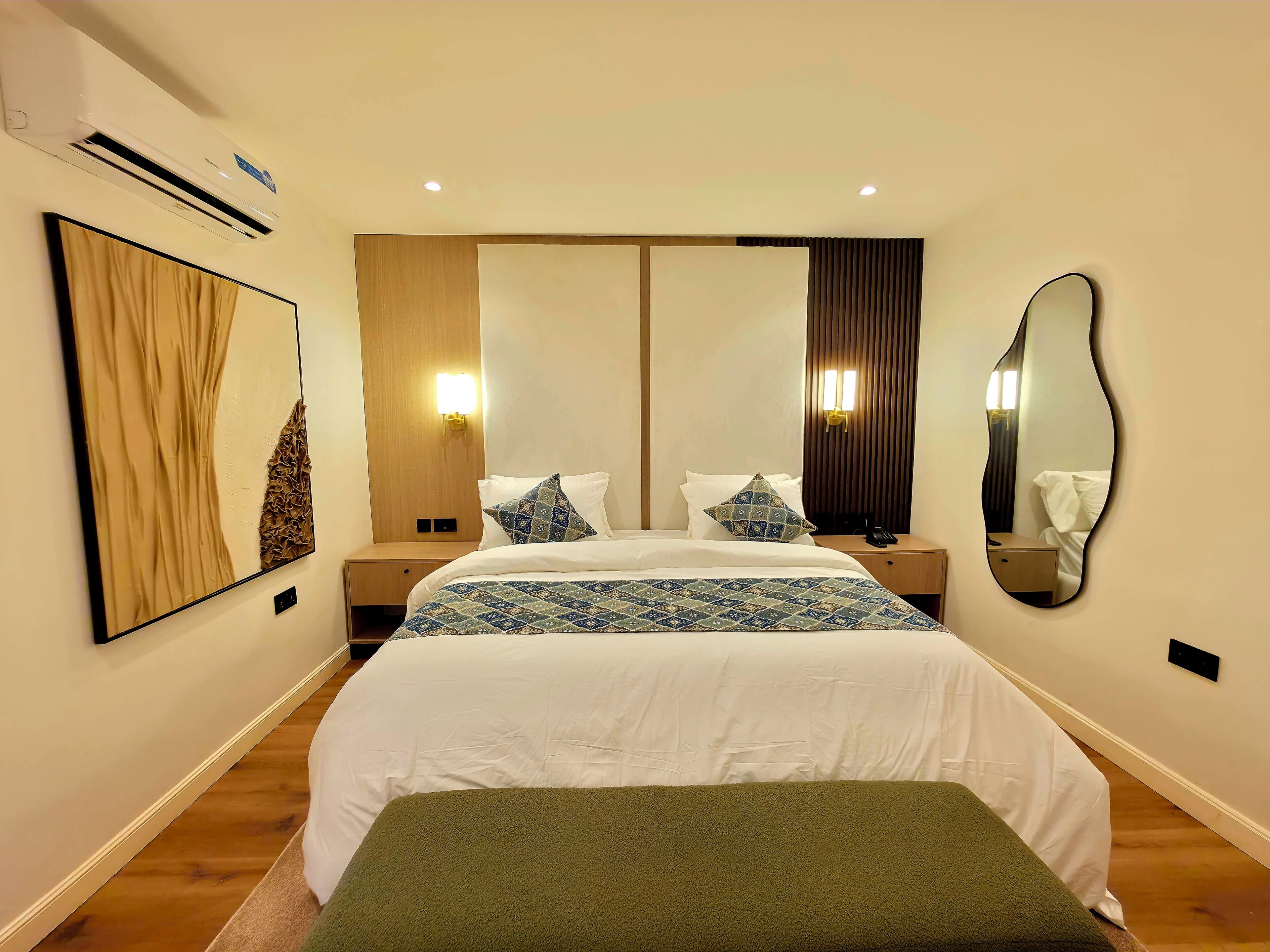 Deluxe Double Room | Egyptian cotton sheets, premium bedding, down comforters