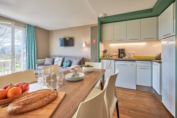 House | Dining - Coastal Chalet for 6 With Pool (Courseulles-sur-Mer)