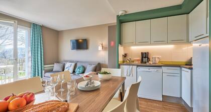 Coastal Chalet for 6 With Pool