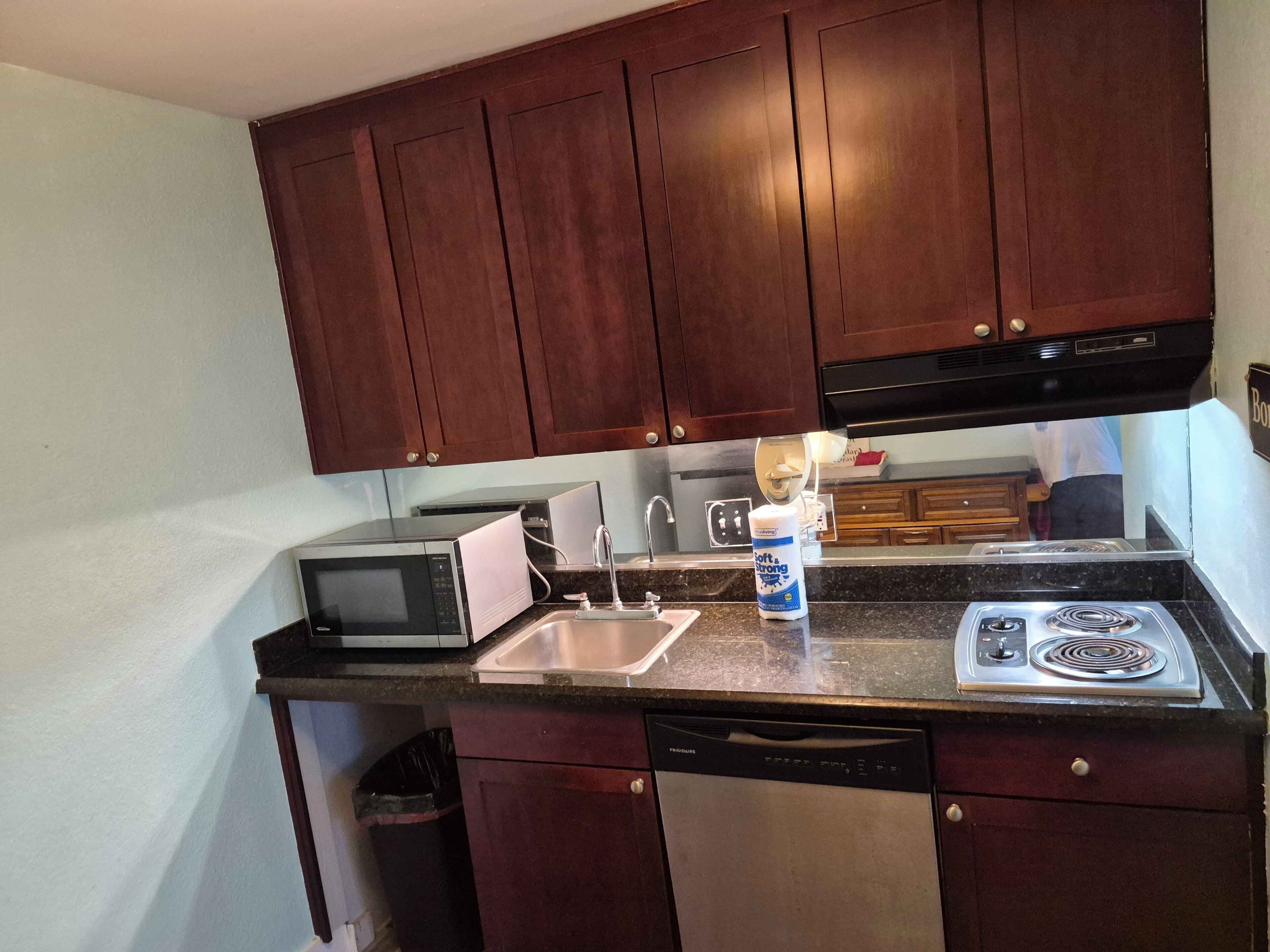 Fridge, microwave, stovetop, dishwasher
