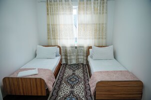 Basic Double Room | Iron/ironing board, free WiFi