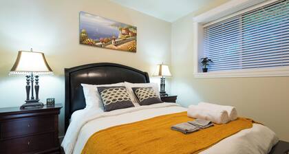 White Rock Beach
Private Entrance
Self Check-in
Free Parking
Equipped Kitchen
WF