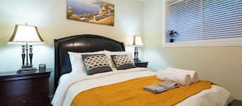 White Rock Beach
Private Entrance
Self Check-in
Free Parking
Equipped Kitchen
WF