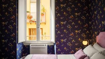 Deluxe tweepersoonskamer | Een kluis op de kamer, verduisterende gordijnen