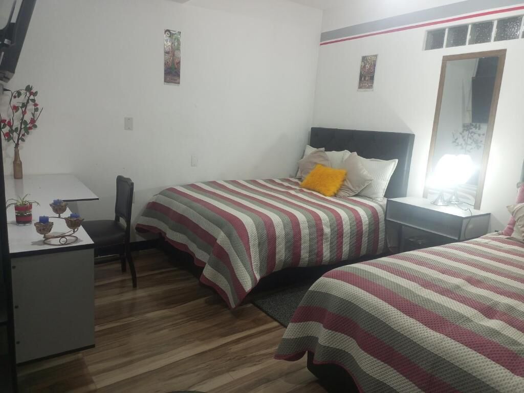 Sistema de insonorización, tabla de planchar con plancha y wifi gratis 