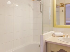 House | Bathroom | Hair dryer - Riverside Stay Near Cannes (Mandelieu-La-Napoule)