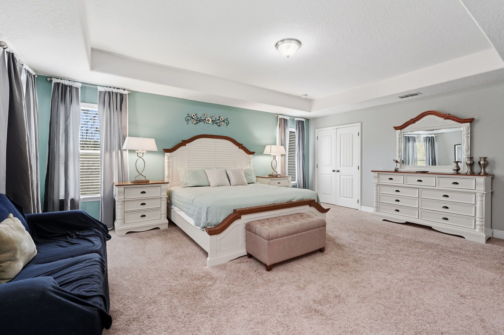 7 bedrooms, WiFi (free), bed sheets