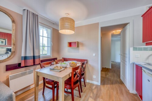 Stunning Landes Pine Apartment for 5