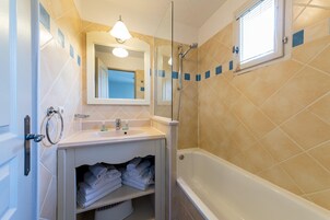 Apartment | Bathroom
