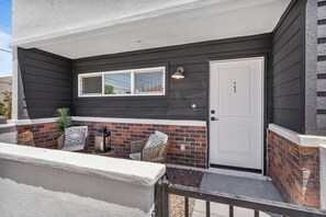 Property grounds - Luxury Townhome Near Arcadia, Pool Garage & pet friendly (Phoenix)