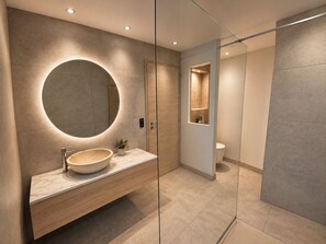 Hair dryer, towels, toilet paper - Fully renovated villa in Provence, with large pool and spectacular valley view (Bargemon)