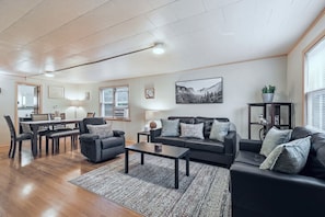 Living area - Dog friendly(with dog fee),Close to Downtown,Historic District, (Galena)
