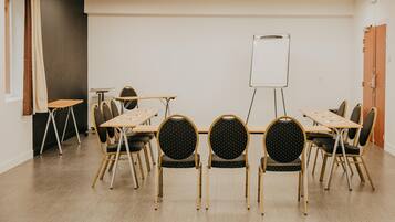 House | Meeting facility