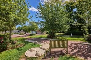 House | Garden - Chic Holiday Base With Pool in Branville (Branville)