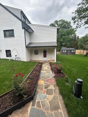 Exterior - Modern 2BR Retreat w/ Parking near DC (Arlington)