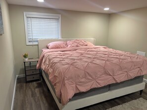 2 bedrooms, iron/ironing board, WiFi, bed sheets - Modern 2BR Retreat w/ Parking near DC (Arlington)