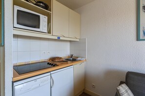 Apartment | Private kitchen - Pyrenees Alpine Apartment for 5 (Font-Romeu-Odeillo-Via)