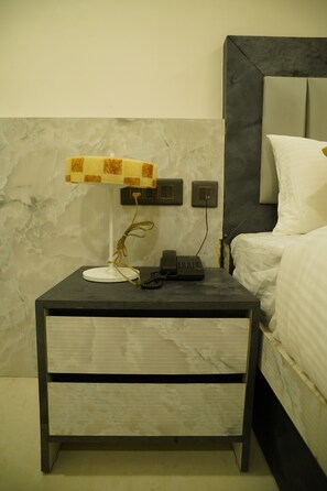 Luxury Double Room | Free WiFi - TEJJORA LAKE VIEW (Lucknow)