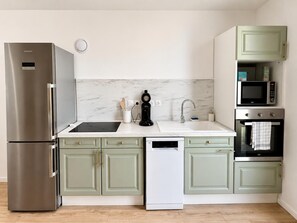 Private kitchen - Vrbo Property (Jujurieux)