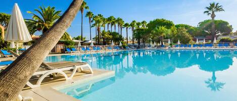 Apartment | Pool | Outdoor pool, a heated pool