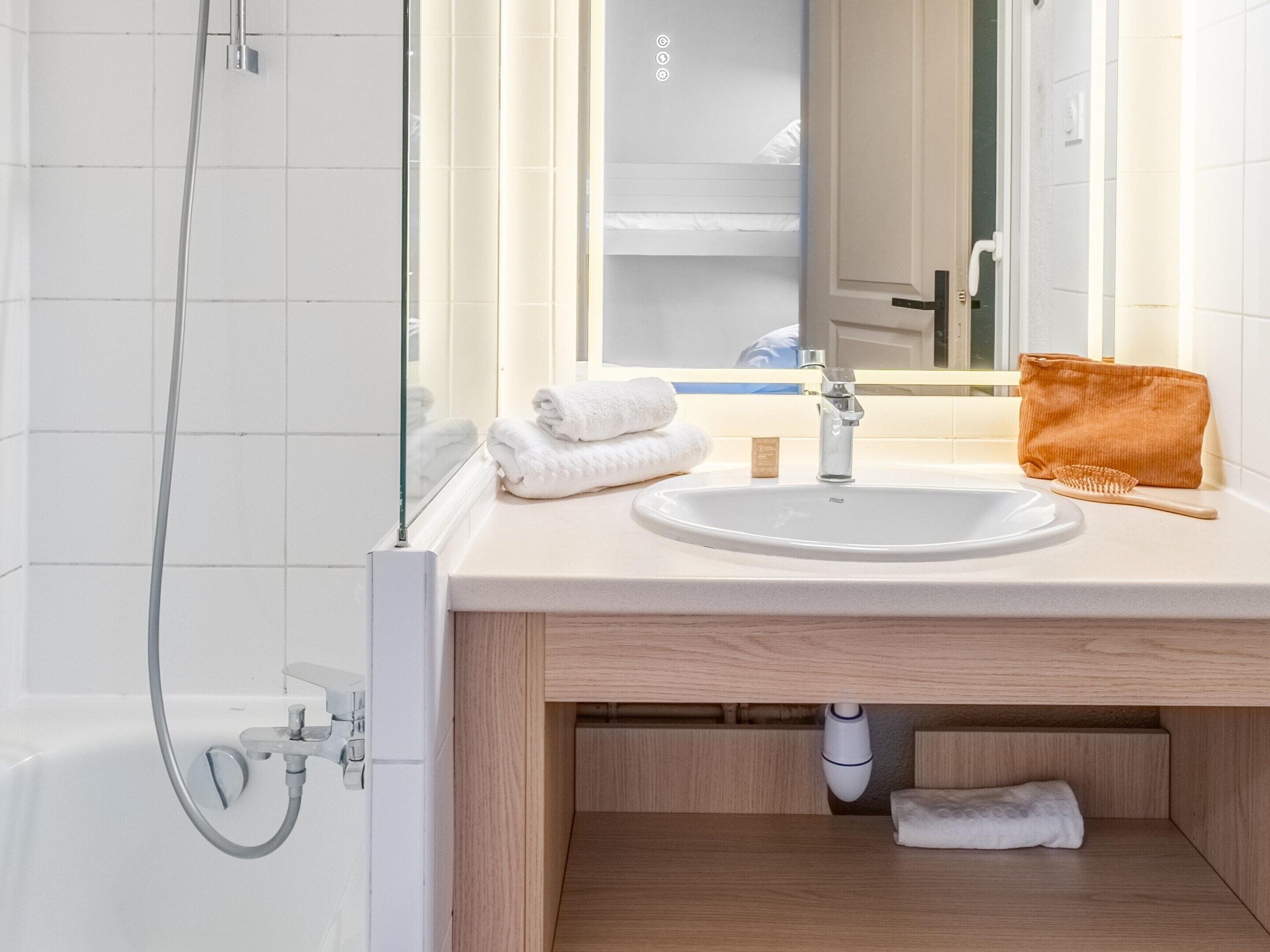 Apartment | Bathroom | Hair dryer