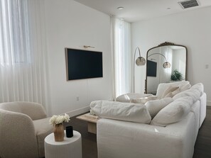 Smart TV, computer monitors, printers - Luxe Silver Lake Home: Rooftop Terrace, Hollywood Views, 3BR/3.5BA, 2-Car Garage (Los Angeles)