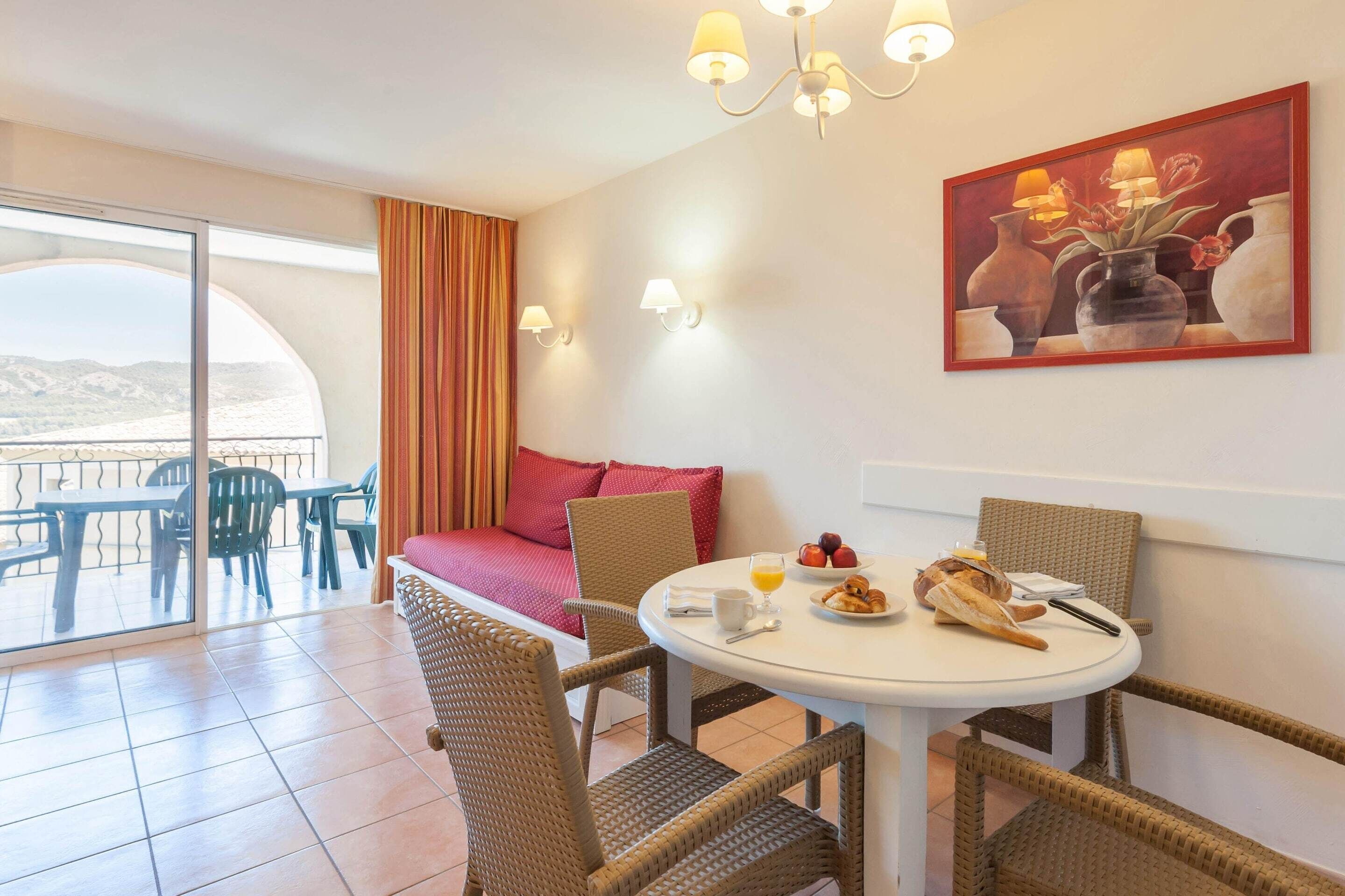 Apartment | Dining