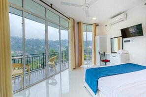 Deluxe Double Room, Balcony, Mountain View | Laptop workspace - Queens Mount Ridge - Kandy (Kandy)