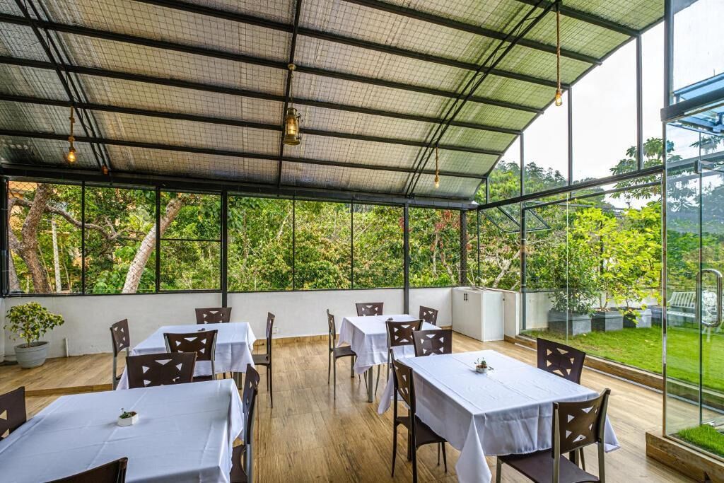 Deluxe Double Room, Balcony, Mountain View | Dining