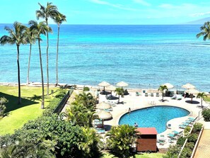 Pool - Spacious 2-bedroom apartment with AC and gym (Lahaina)