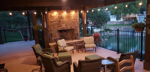 Lake Bridgeport Waterfront Charming Home with Private Dock / Boat & Jet Ski lift