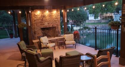 Lake Bridgeport Waterfront Charming Home with Private Dock / Boat & Jet Ski lift