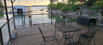Lake Bridgeport Waterfront Charming Home with Private Dock / Boat & Jet Ski lift