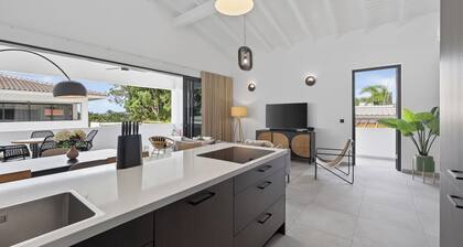 Curadise Penthouse - luxury poolside apartment in Jan Thiel
