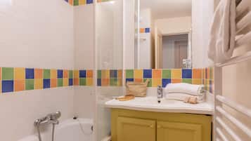 Apartment | Bathroom