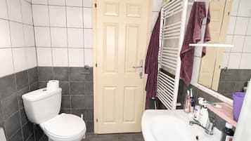Appartement, 1 slaapkamer, balkon | Badkamer