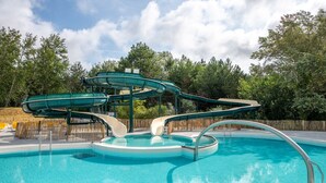 A swimming pool with a water slide structure. - Coastal Retreat in Belle Dune (Fort-Mahon-Plage)