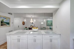 Interior - Your tropical oasis awaits your arrival in siesta key. (Siesta Key)
