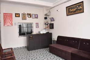 Lobby - Shree Ram Shabd Guest House (Ayodhya)