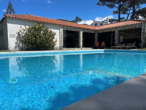 Cottage surrounded by pine trees/private pool/near oceon on Sintra Natural Park